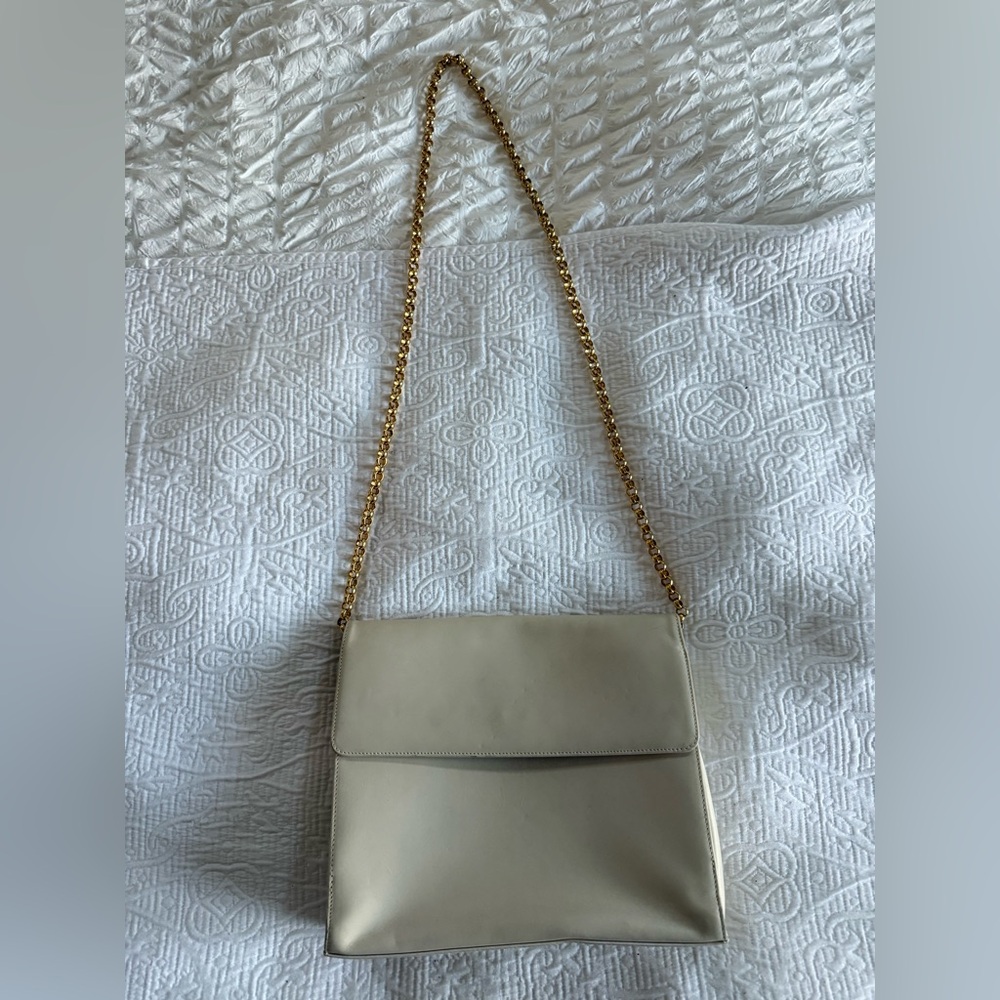 SALVATORE FERRAGAMO Vintage Leather
Shoulder Bag